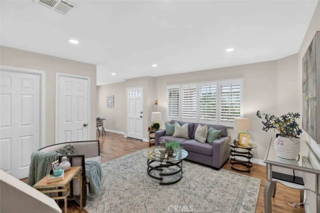 305 E Valencia J, Burbank, CA 91502