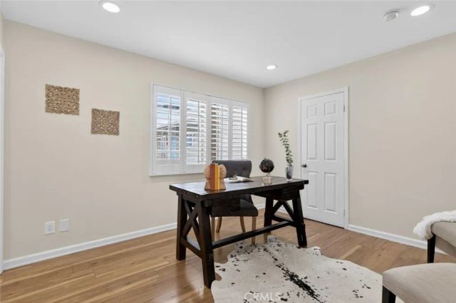 305 E Valencia J, Burbank, CA 91502