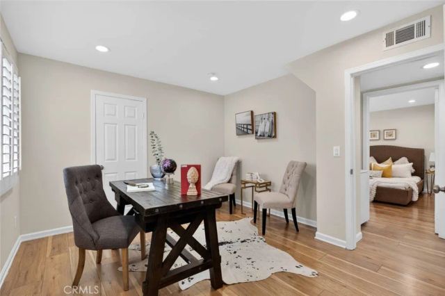 305 E Valencia J, Burbank, CA 91502