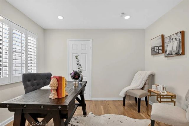 305 E Valencia J, Burbank, CA 91502