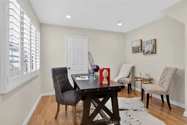 305 E Valencia J, Burbank, CA 91502