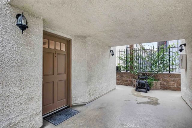 305 E Valencia J, Burbank, CA 91502