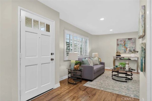 305 E Valencia J, Burbank, CA 91502