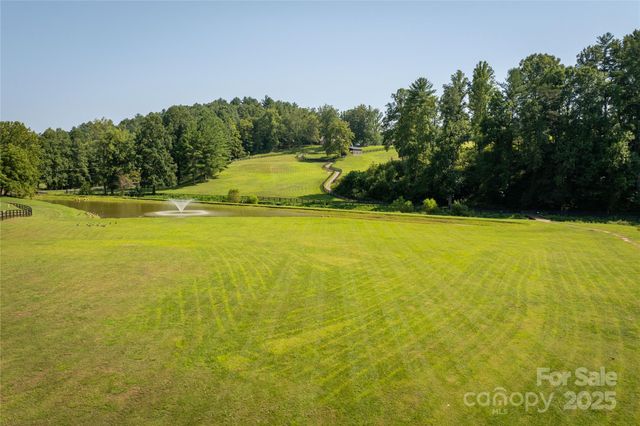 2071 Thoroughbred Way G19, Lenoir, NC 28645