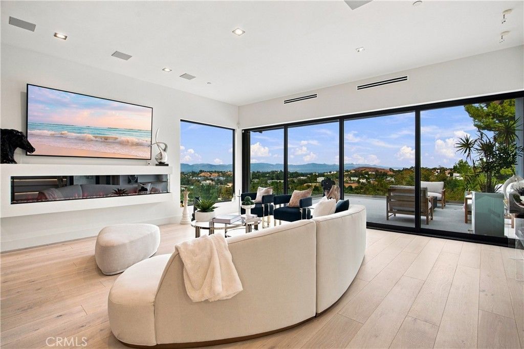 5170 Medina Road, Woodland Hills, CA 91364 — exterior