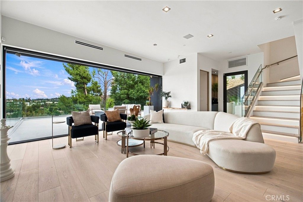 5170 Medina Road, Woodland Hills, CA 91364 — photo 2