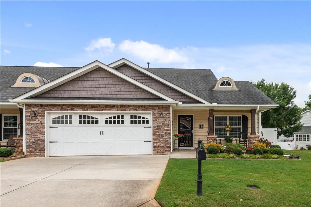 32 Hillsborough Drive, Anderson, SC 29621