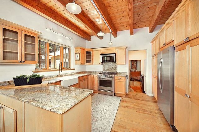 7 Camino De Pastores A and B, Santa Fe, NM 87506