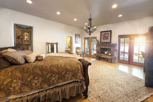 7 Camino De Pastores A and B, Santa Fe, NM 87506