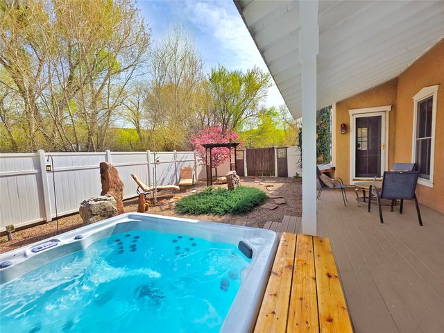 7 Camino De Pastores A and B, Santa Fe, NM 87506
