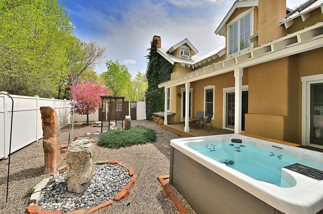 7 Camino De Pastores A and B, Santa Fe, NM 87506