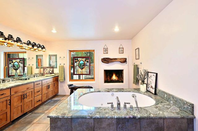 7 Camino De Pastores A and B, Santa Fe, NM 87506