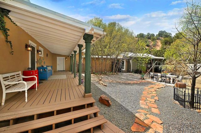 7 Camino De Pastores A and B, Santa Fe, NM 87506