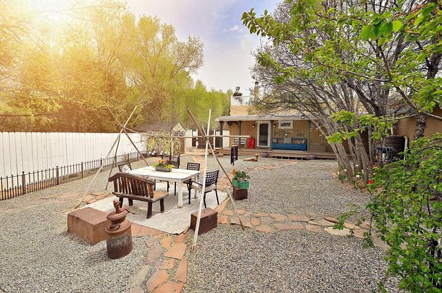 7 Camino De Pastores A and B, Santa Fe, NM 87506