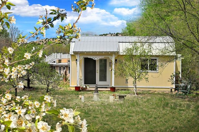 7 Camino De Pastores A and B, Santa Fe, NM 87506