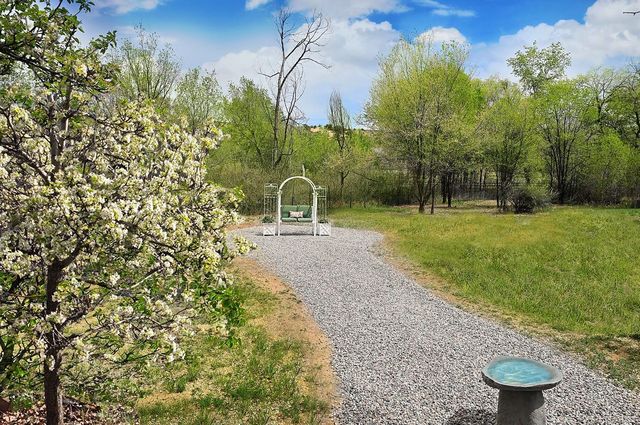 7 Camino De Pastores A and B, Santa Fe, NM 87506