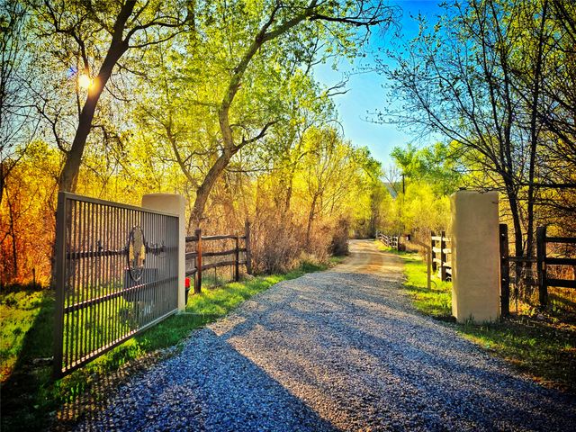 7 Camino De Pastores A and B, Santa Fe, NM 87506