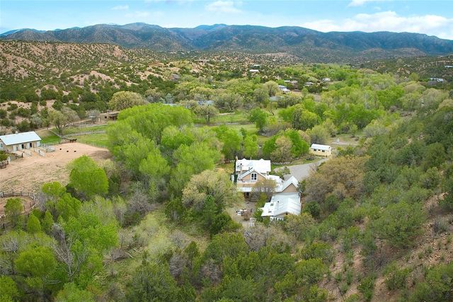 7 Camino De Pastores A and B, Santa Fe, NM 87506