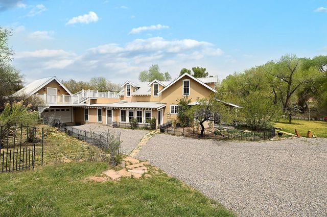 7 Camino De Pastores A and B, Santa Fe, NM 87506