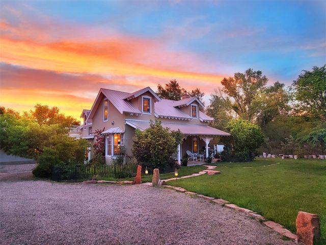 7 Camino De Pastores A and B, Santa Fe, NM 87506