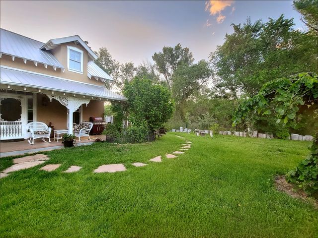7 Camino De Pastores A and B, Santa Fe, NM 87506