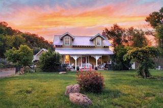 7 Camino De Pastores A and B, Santa Fe, NM 87506