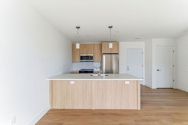 1035 Commonwealth Ave 207, Boston, MA 02215