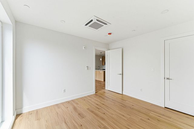 1035 Commonwealth Ave 207, Boston, MA 02215