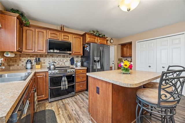 13014 Duquette Avenue NE, Hartville, OH 44632