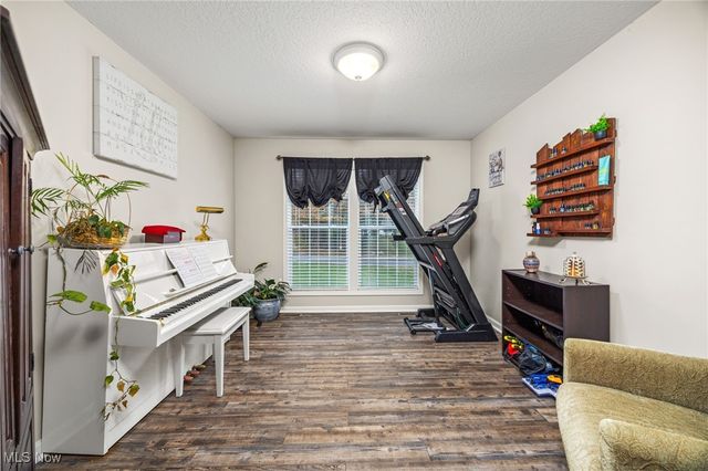 13014 Duquette Avenue NE, Hartville, OH 44632