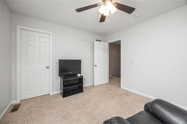 13014 Duquette Avenue NE, Hartville, OH 44632