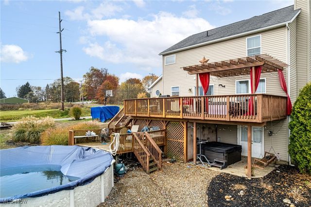 13014 Duquette Avenue NE, Hartville, OH 44632