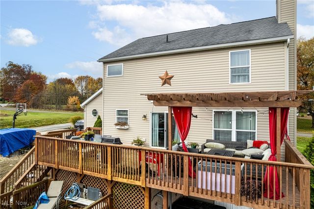 13014 Duquette Avenue NE, Hartville, OH 44632