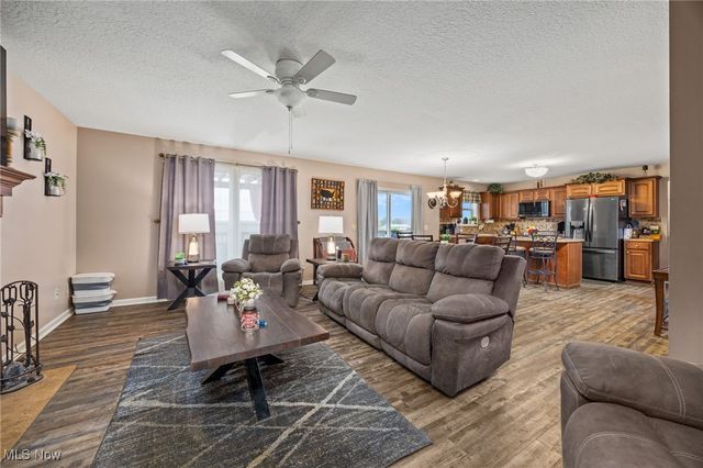 13014 Duquette Avenue NE, Hartville, OH 44632