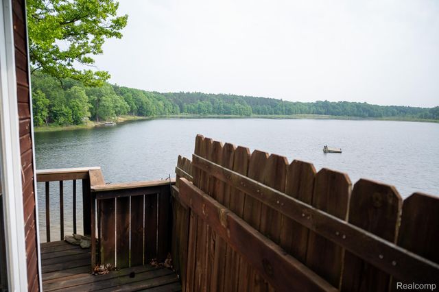 3236 Shady Oak Drive, Columbiaville Village, MI 48421