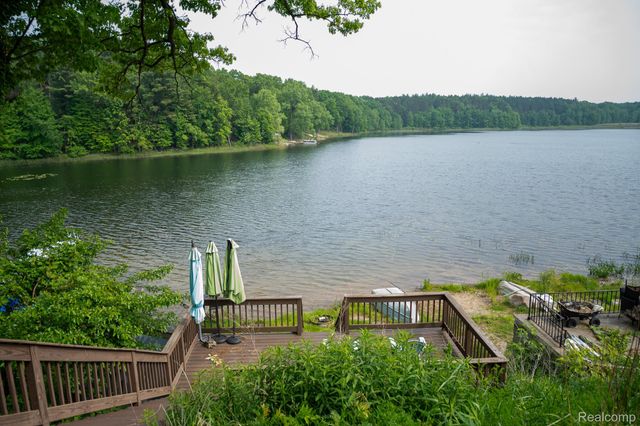 3236 Shady Oak Drive, Columbiaville Village, MI 48421