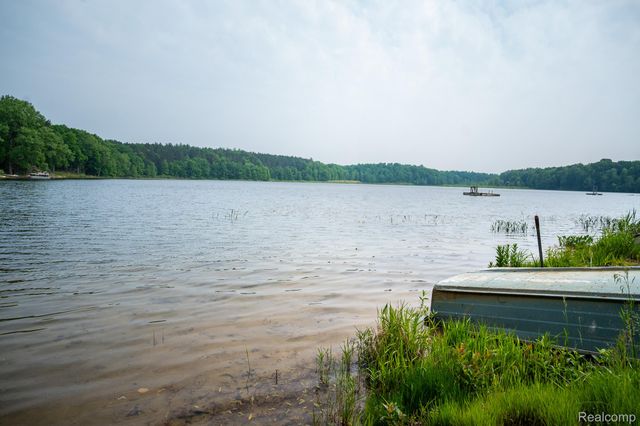 3236 Shady Oak Drive, Columbiaville Village, MI 48421