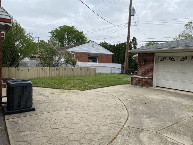 1761 Grange Road, Trenton, MI 48183