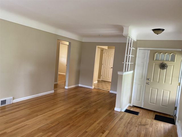 1761 Grange Road, Trenton, MI 48183