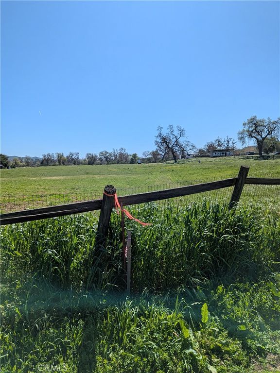 Image 3 of property listing at 7725 Gabarda, Atascadero, CA 93422