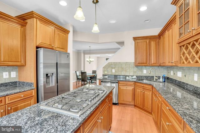 2619 S KENMORE CT, Arlington, VA 22206