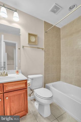 2619 S KENMORE CT, Arlington, VA 22206