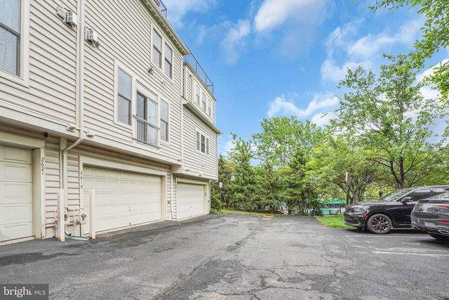 2619 S KENMORE CT, Arlington, VA 22206