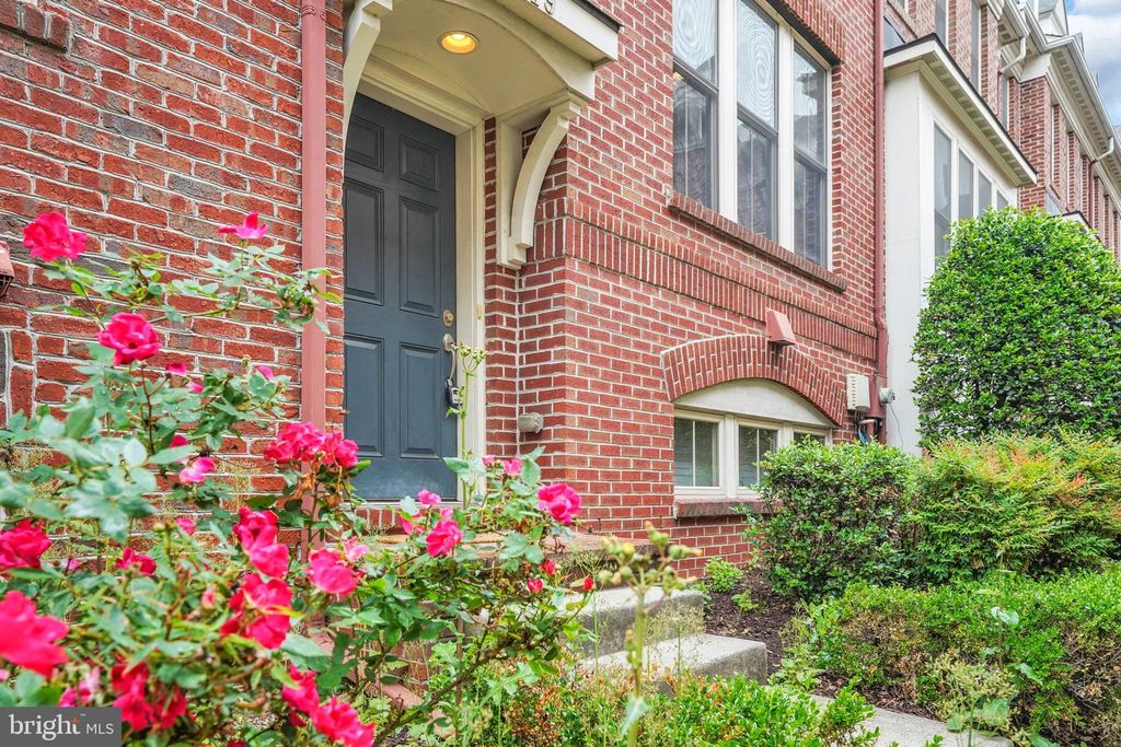 2619 S KENMORE CT, Arlington, VA 22206
