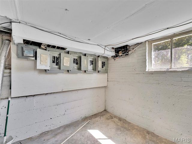 6242 North Drive, St Louis, MO 63130