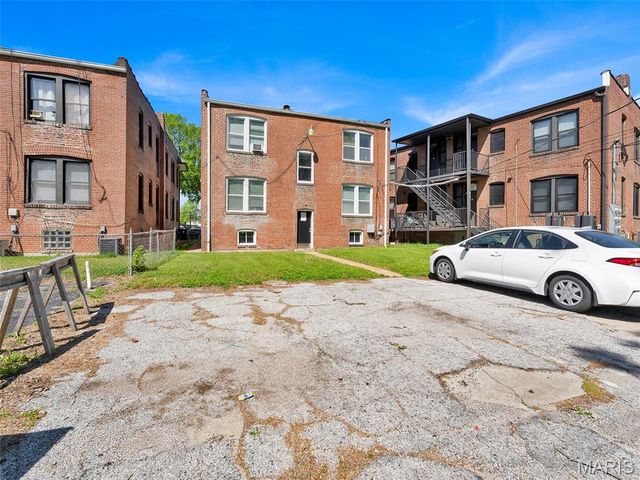 6242 North Drive, St Louis, MO 63130