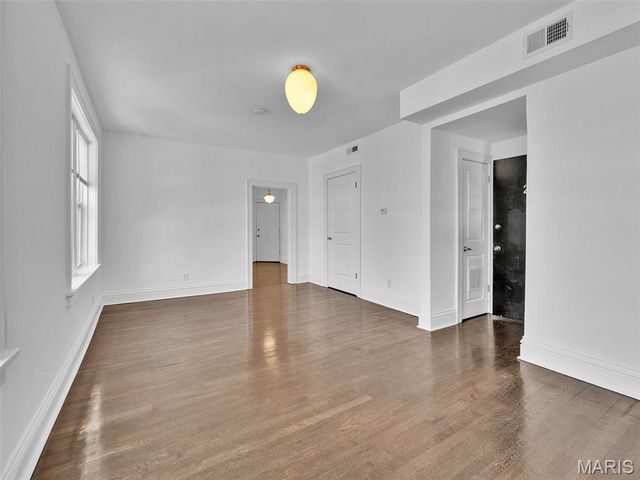 6242 North Drive, St Louis, MO 63130