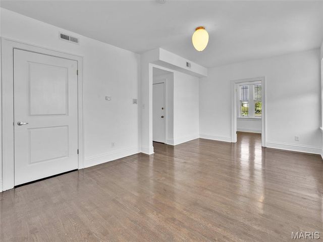 6242 North Drive, St Louis, MO 63130