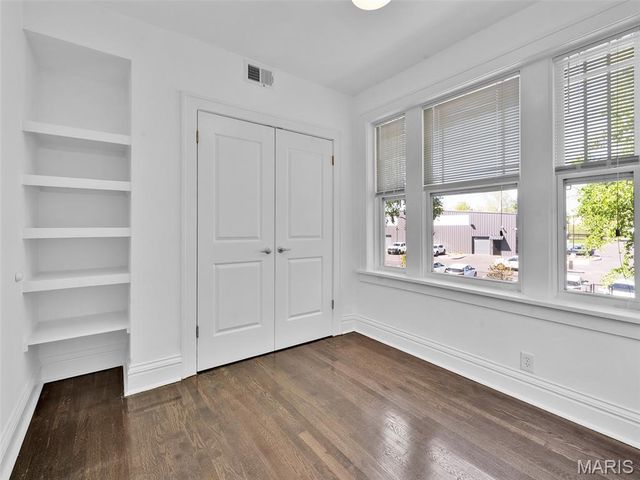 6242 North Drive, St Louis, MO 63130