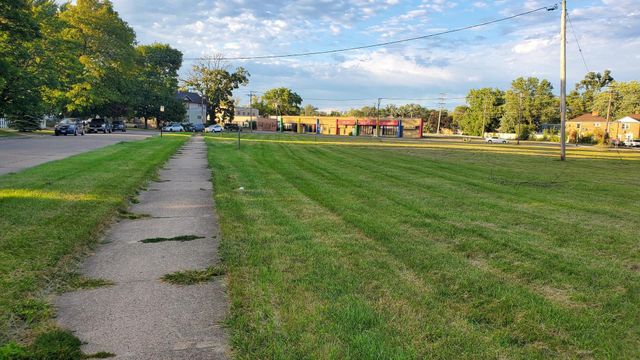 1213 Grand Avenue, Waukegan, IL 60085